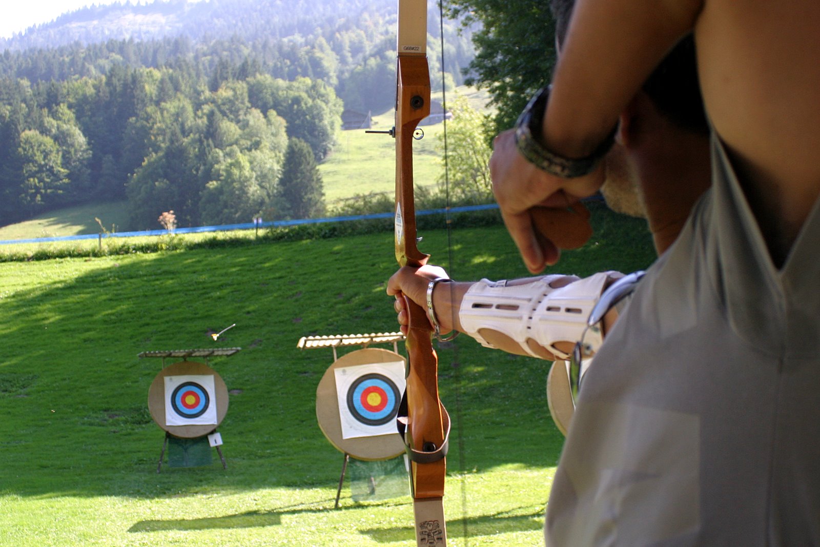 Tir à l'arc : série de flèches  activités Le Grand-Bornand- office de  tourisme du Grand Bornand