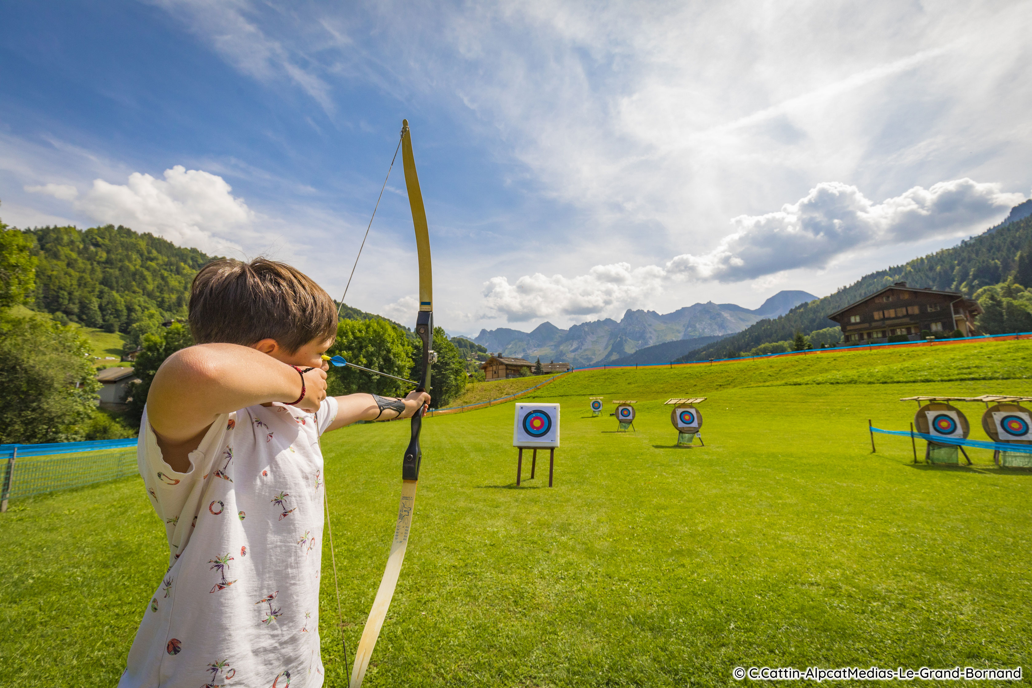 Tir à l'arc : série de flèches  activités Le Grand-Bornand- office de  tourisme du Grand Bornand